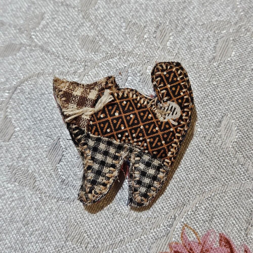 vintage cottagecore whimsical patchwork cat brooch